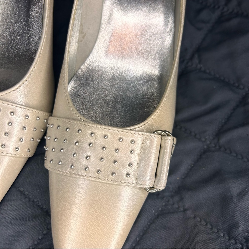 Ros Hommerson Beige Leather Pumps Size 8 4A Extra Narrow Studded Strap Heels - Picture 6 of 10